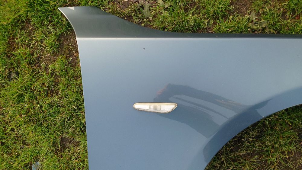 BMW E60 E61 błotnik prawy przód neptunblau
