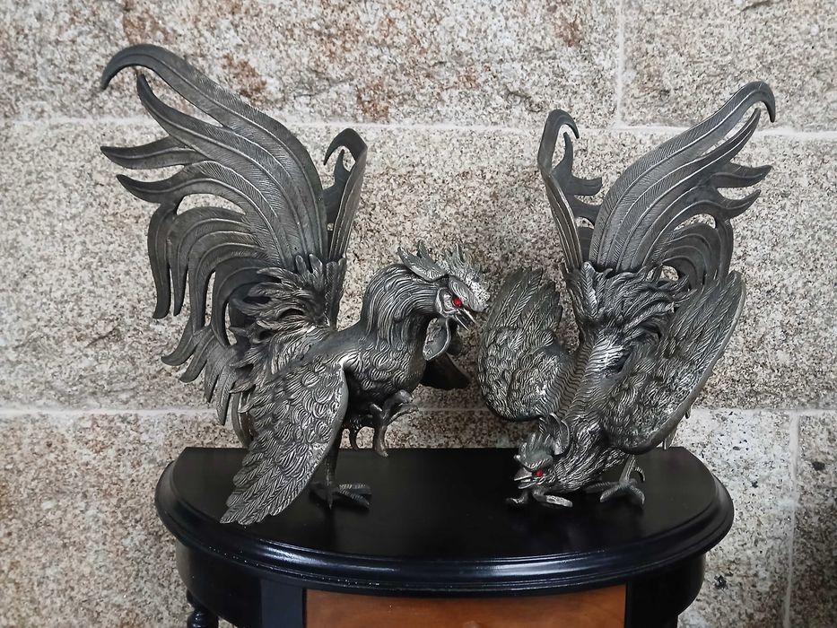 Dois Galos de metal, peças decorativas