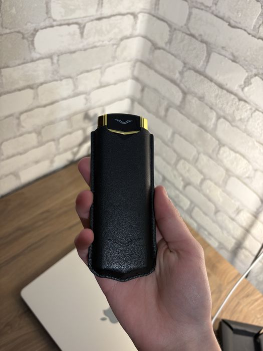 Vertu Signature муляж