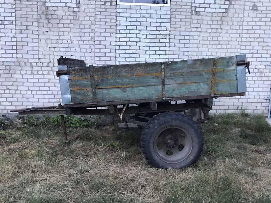 Прицеп тракторний одно- очний.