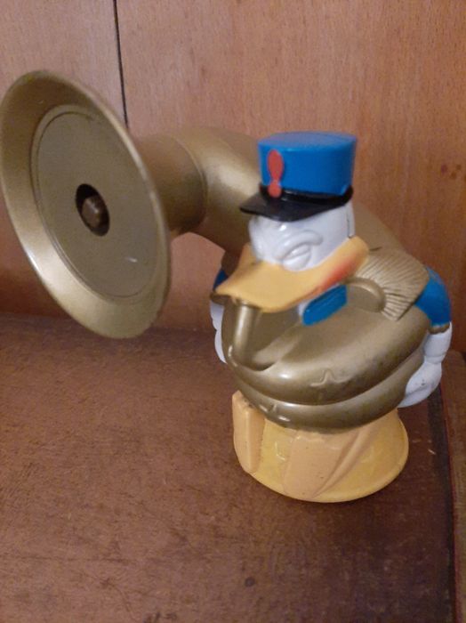 Donald Tuba, Disney, 2001
