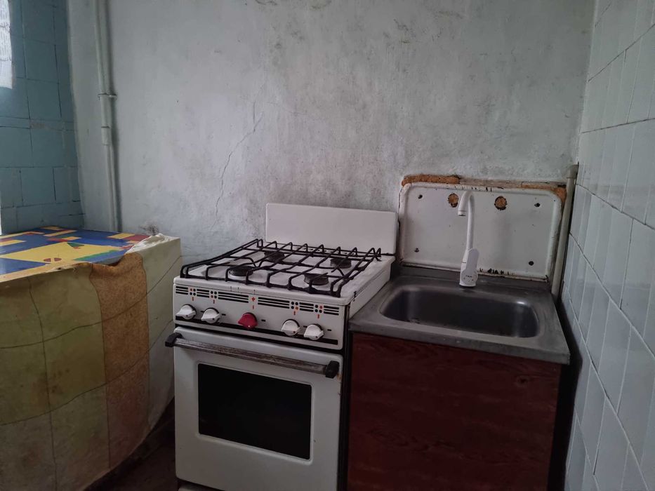 Срочно продам 2-х комнатную квартиру на 1-м микрорайоне