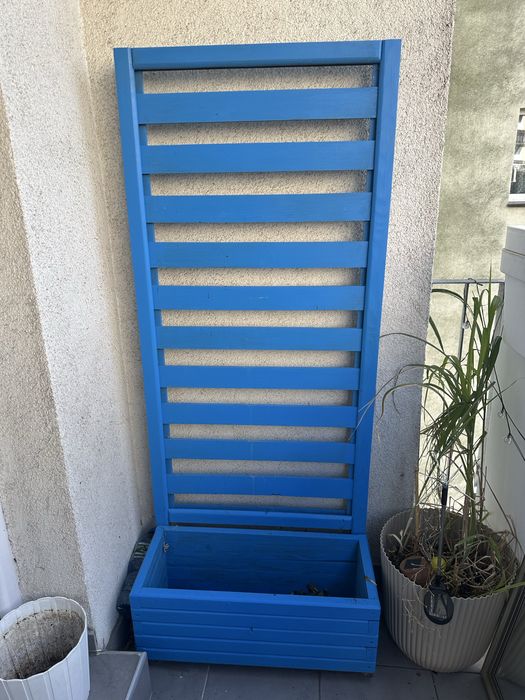 Pergola balkonowa z donicą