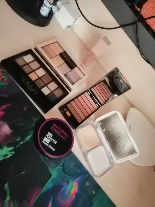 Палетка теней,, Maybelline,, Loreal,,