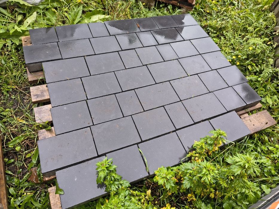 Kostka brukowa betonowa, czerwona, grafitowa, 6 cm, 8 cm z demontażu