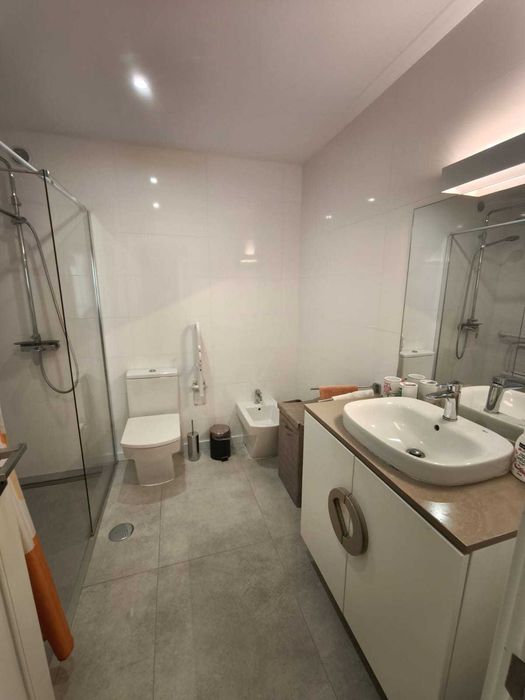 Apartamento/Condomínio com 2 quartos e 1 casa de banho