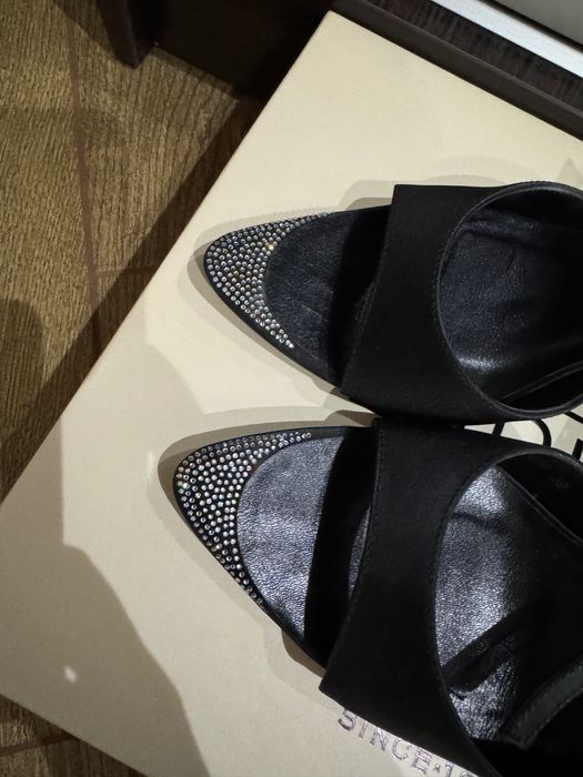 Босоніжки жіночі