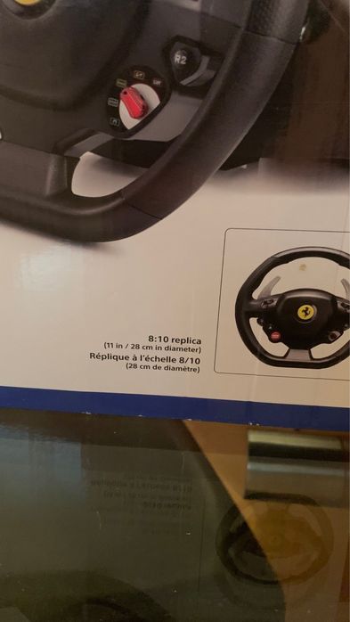 Volante com pedais modelo Ferrari