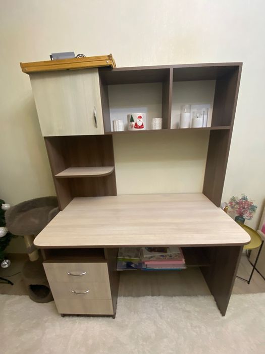 Письменный стол , для офиса или дома