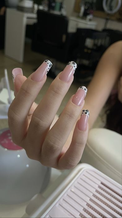 Unhas de gel bem feitas