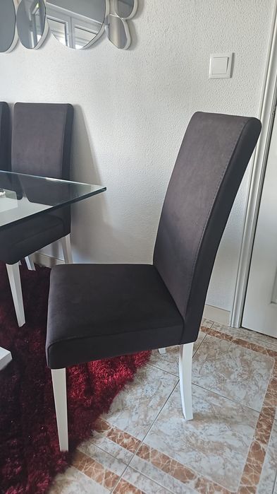 Conjunto mesa e 4 cadeiras