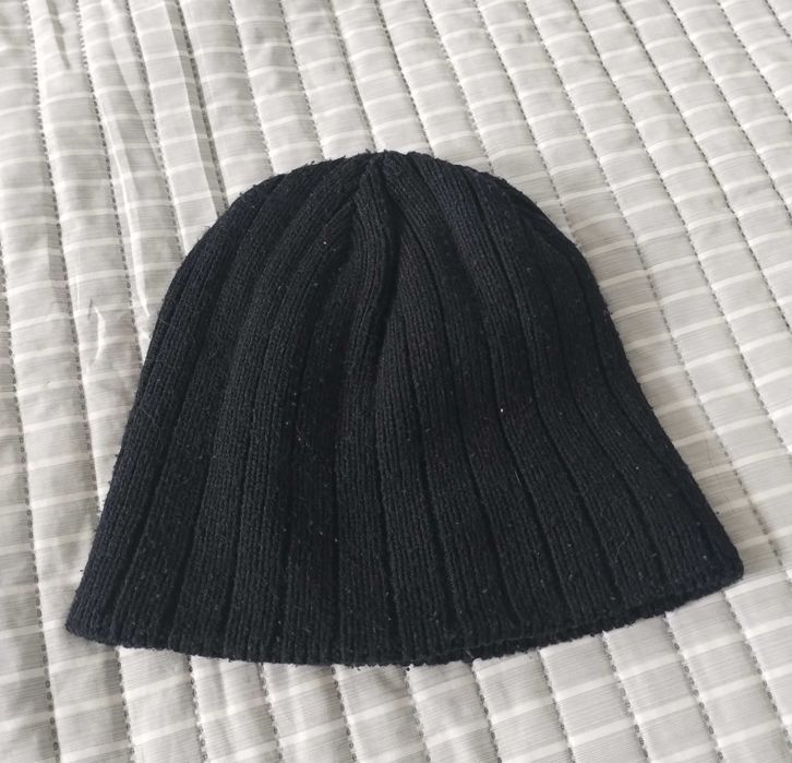 Czarna czapka męska