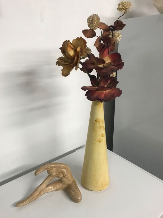 Jarra e peça decorativa