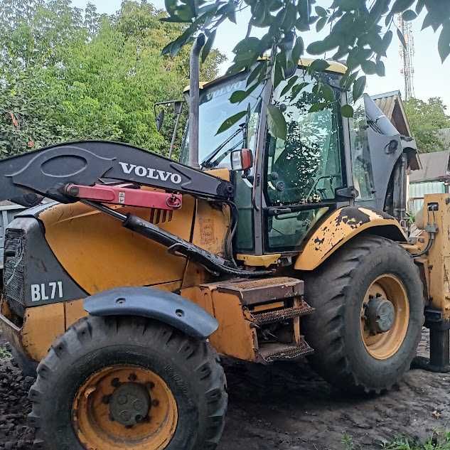Екскаватор-навантажувач Volvo BL 71