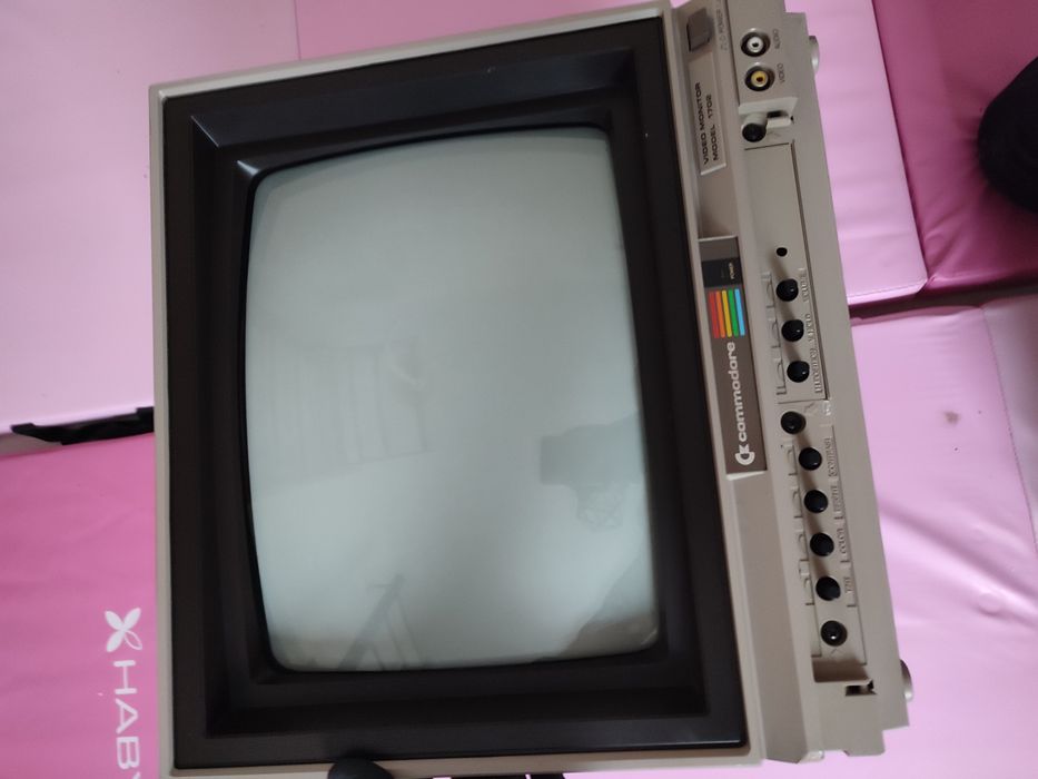 Monitor Commodore 1702 oryginalny Radzionków • OLX.pl