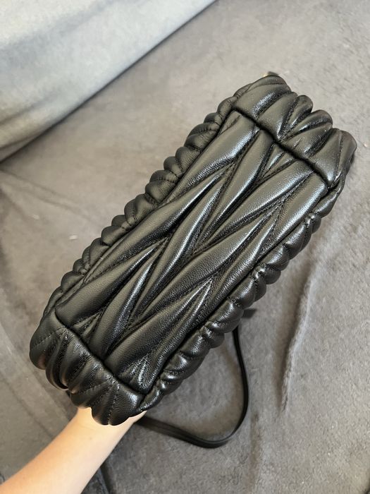 Czarna Torebka Miu Miu