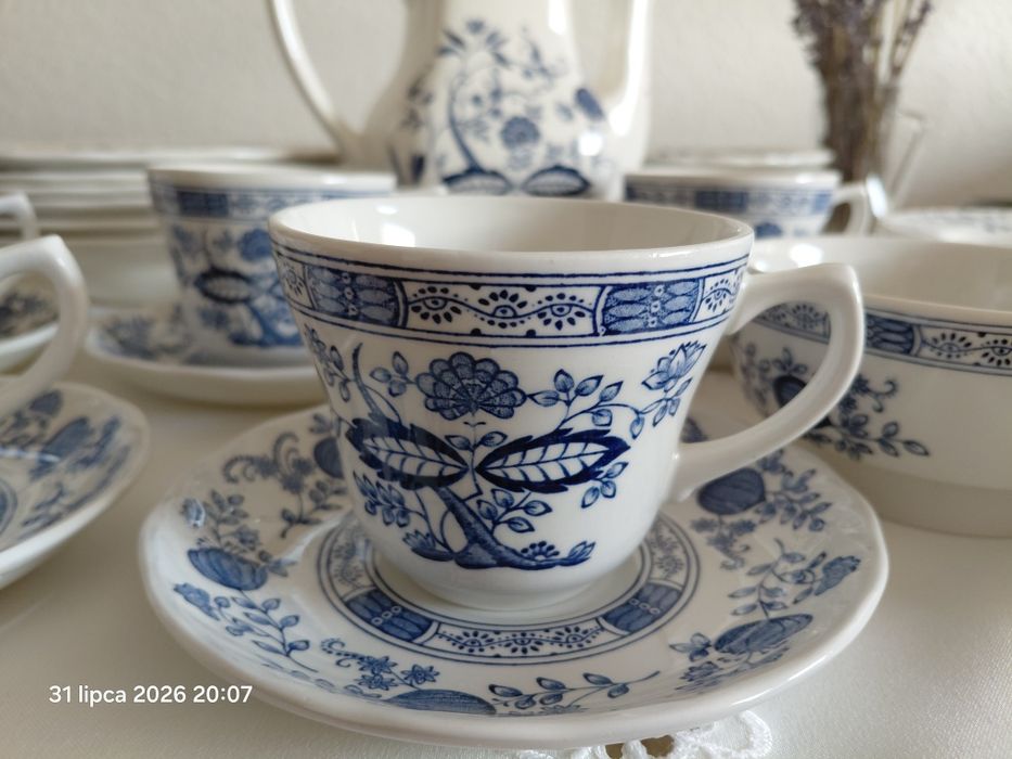 Zestaw talerzy biało niebieskich blue onion total art pottery