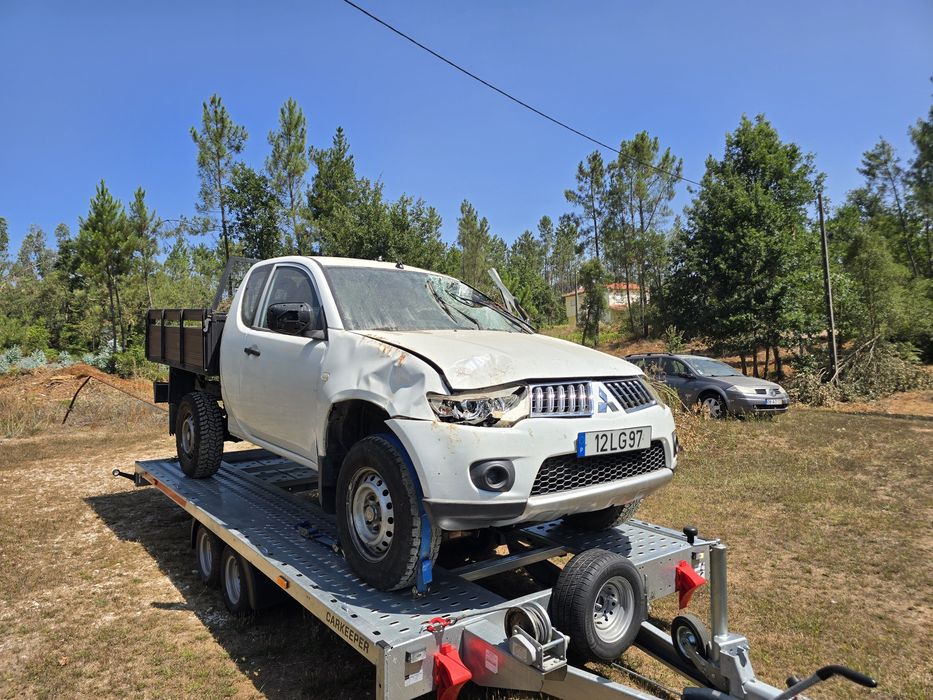 Mitsubishi L200 4x4 2.5 Di-d 136 hp 2011 Accident-damaged, Documents in Order, Engine Operational