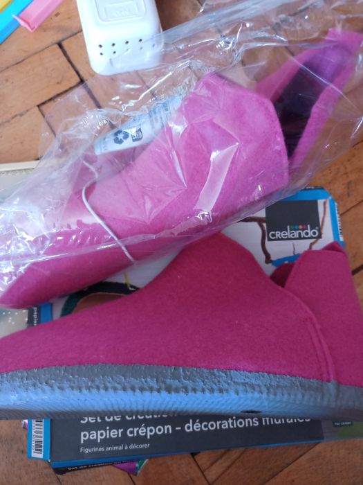 Nowe różowe papcie filcowe rozmiar 46