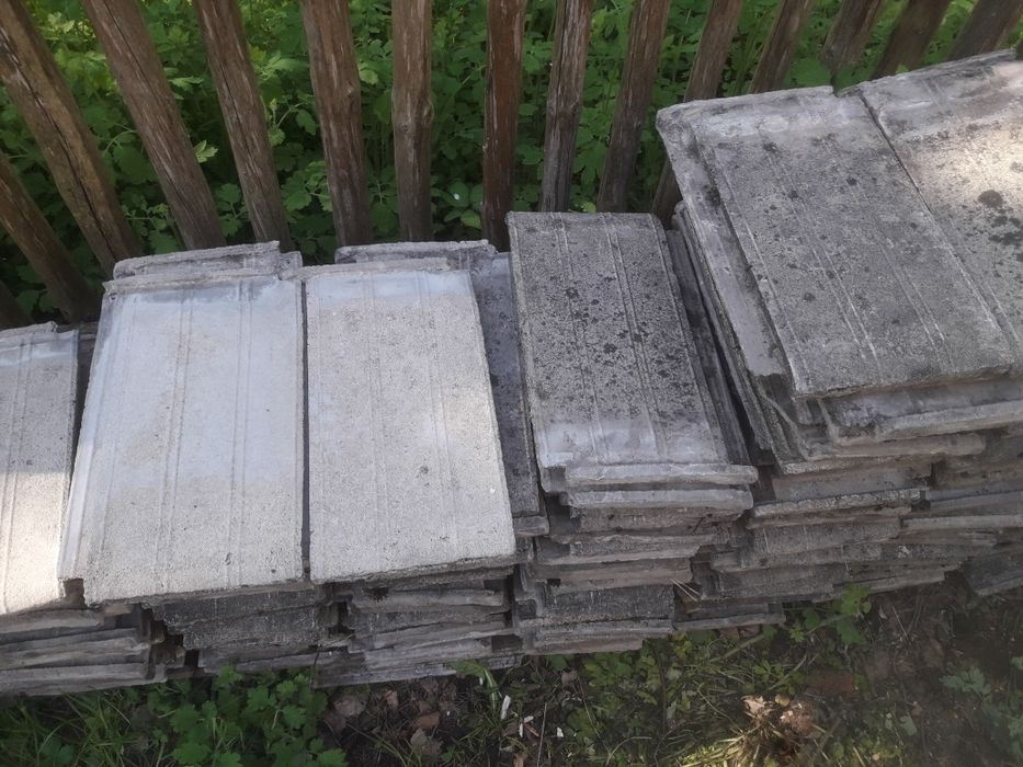 Stara dachówka cementowa