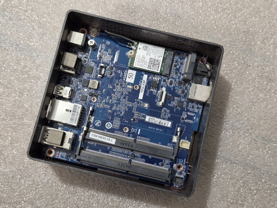 Неттоп міні ПК Intel NUC Gigabyte Pentium Silver J5005, DDR4