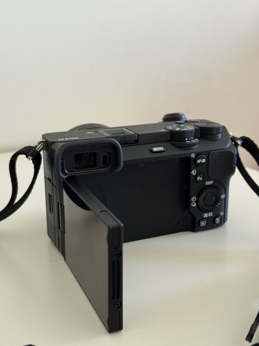 Sony A6700 + objetiva 16-50mm