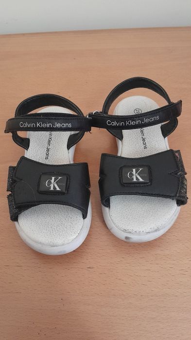 Sandalia preta de criança