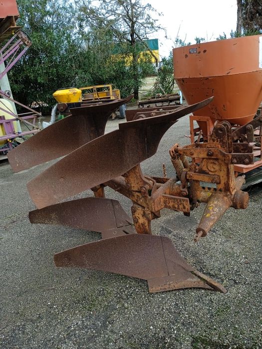 Vende-se charrua de 10 polegadas