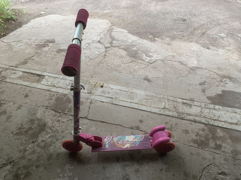 Продам детский самокат.