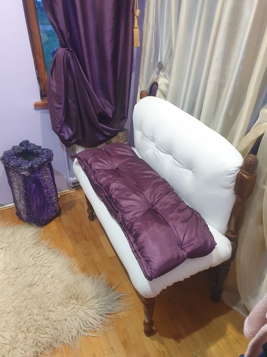 Продам диванчик' висота90см глубина53см довжина110см