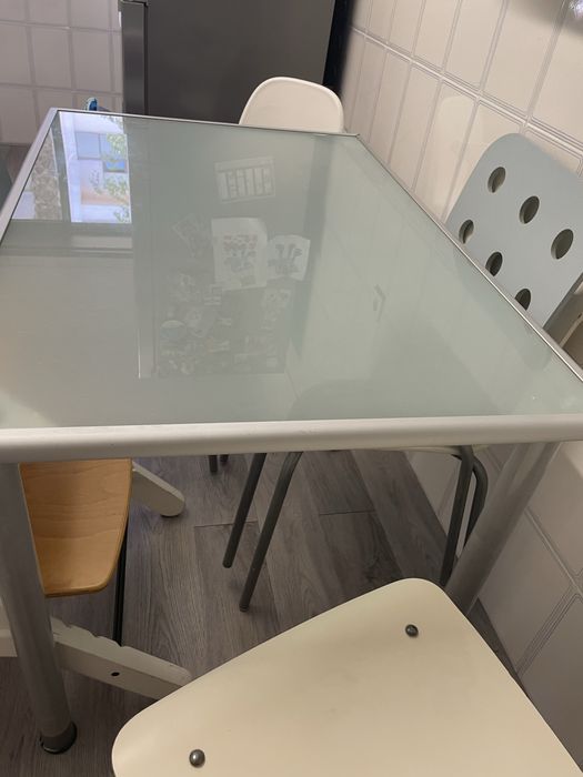 Mesa cozinha vidro fosco 1,17x0,78 + 4 cadeiras