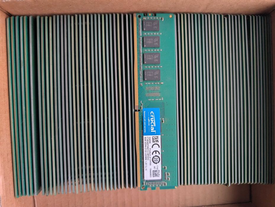 74 Sticks DDR4 4GB Crucial CT4GDFS8213.C8FDD2 Usados