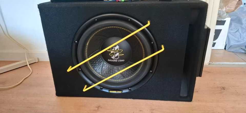 Na sprzedaż radio, subwoofer i wzmacniacz