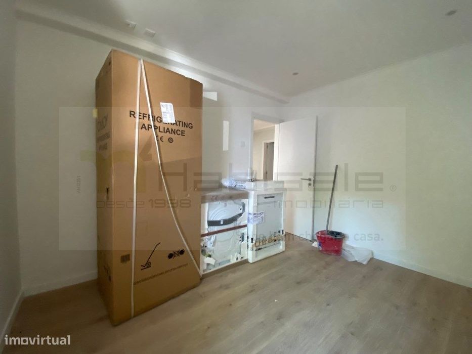 T3 Renovado com Suite | Excelente Localização | Amadora