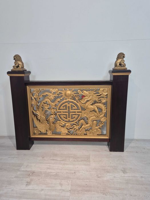 Chiński panel ozdobny ze smokami i feniksami.