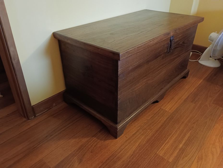 Grande arca em castanho dita de cereais