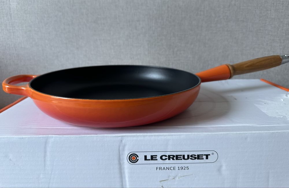 Le Creuset - patelnia żeliwna z drewnianą rączką