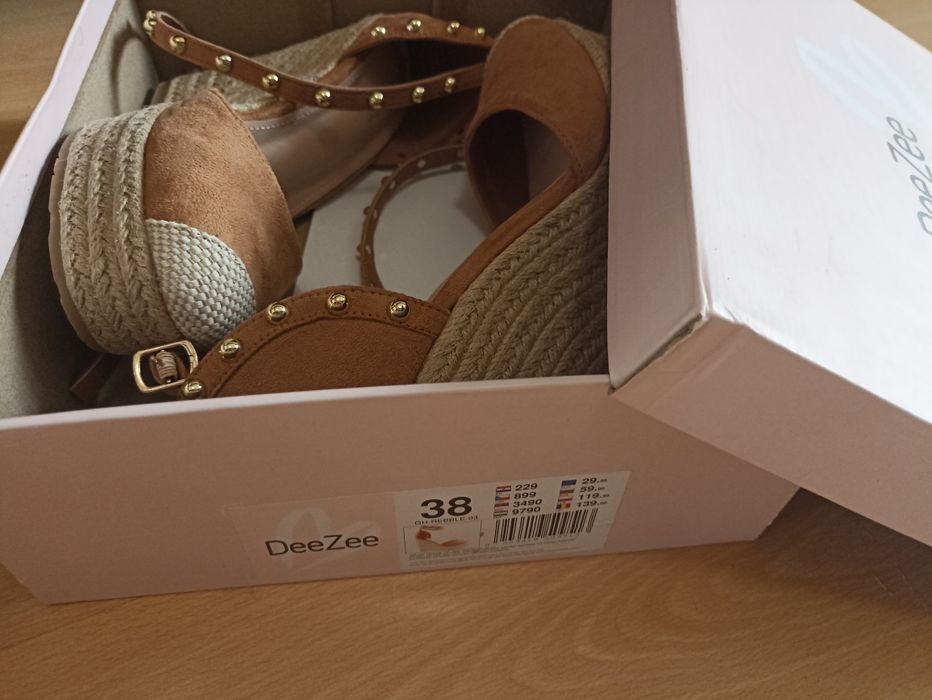 Karmelowe Koturny (sandały) rozm. 38 nowe