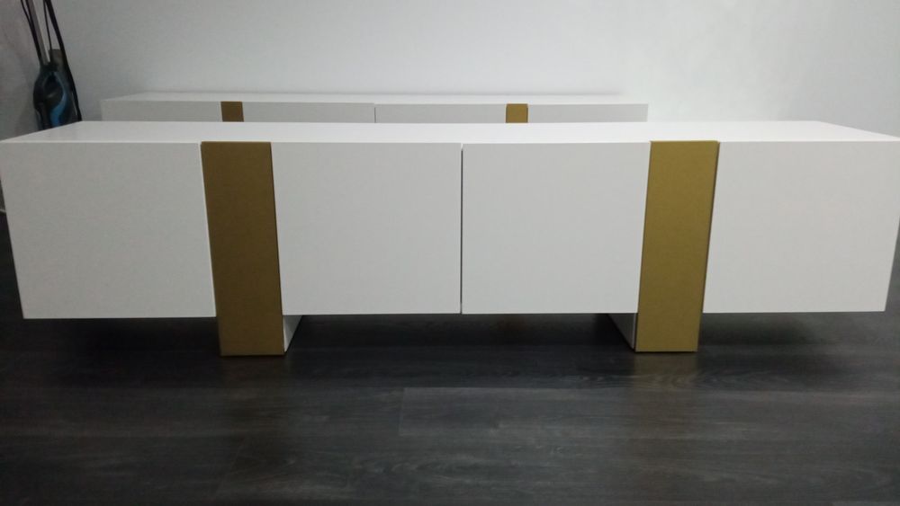 Móveis novos branco e dourado