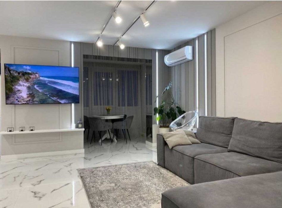 Сучасна 3-кімнатна На Щасливому! Гарний вигляд на озеро