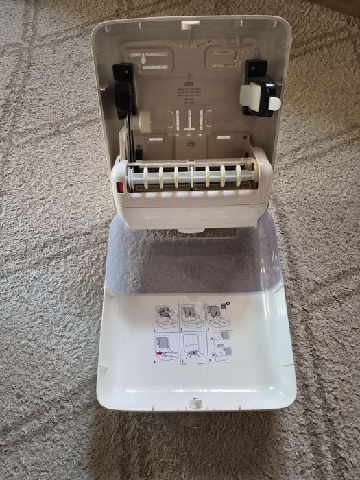 Dozownik ręczników papierowych tork matic 551000