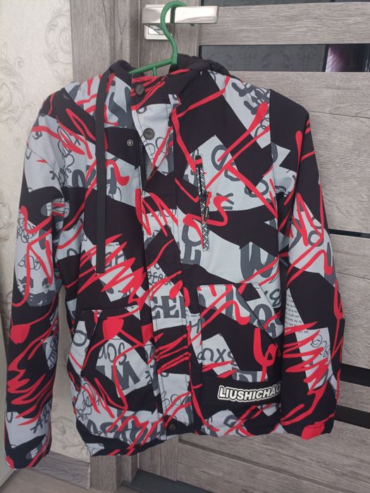 Продам куртку на підлітка ,  в хорошому стані