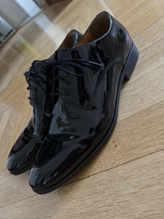 Eleganckie ślubne czarne buty lakierowe Vestus rozmiar 40