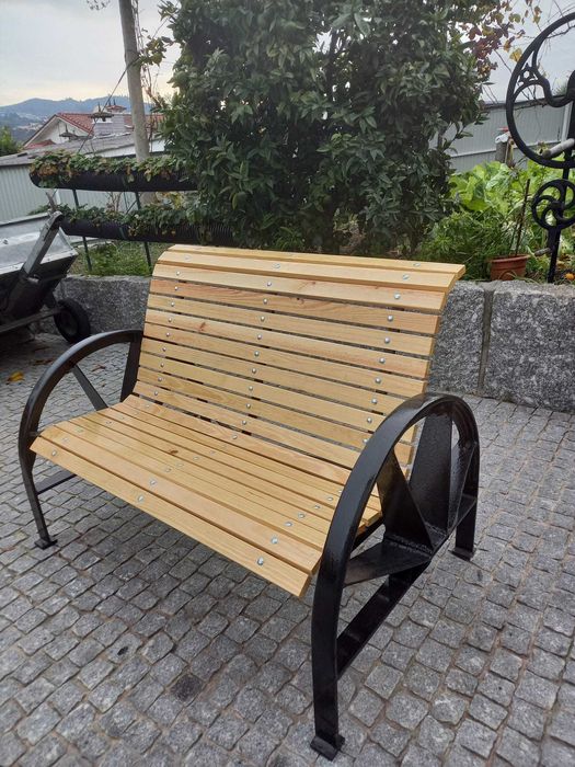 Banco de Jardim Robusto