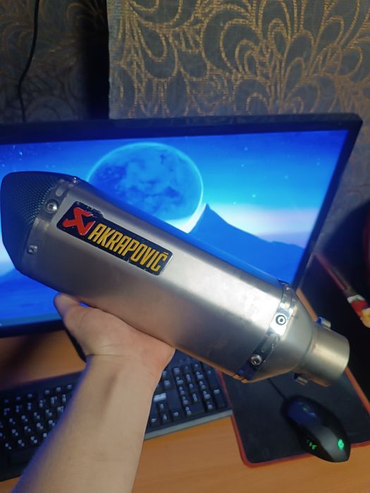 Продам серый прямоток Acrapovic