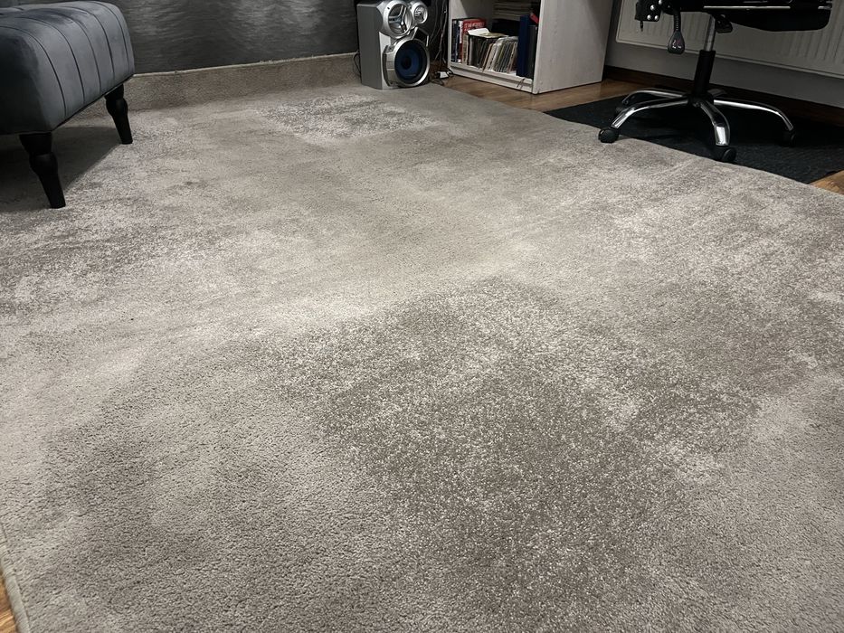 Dywan  szarobeżowy krótkowłosy