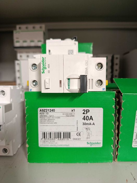 Wyłącznik różnicowo prądowy, różnicówka jednofazow Schneider A9Z21240