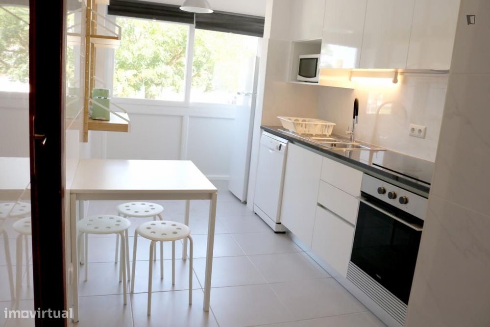 Quarto - localizado em Lumiar Lisbon