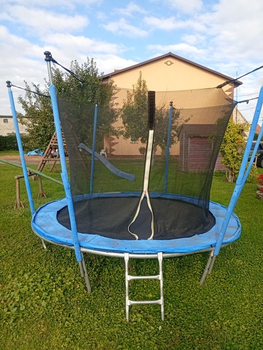 Trampolina z drabinką