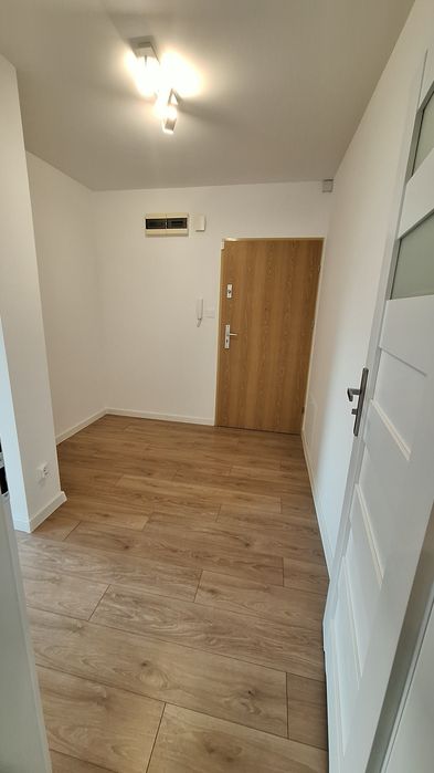 Mieszkanie 37,5m po remomcie, I piętro z dwoma miejscami parkingowymi.